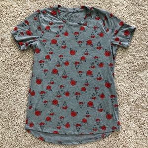 Skulls with Red Roses Tee 🌹☠️
